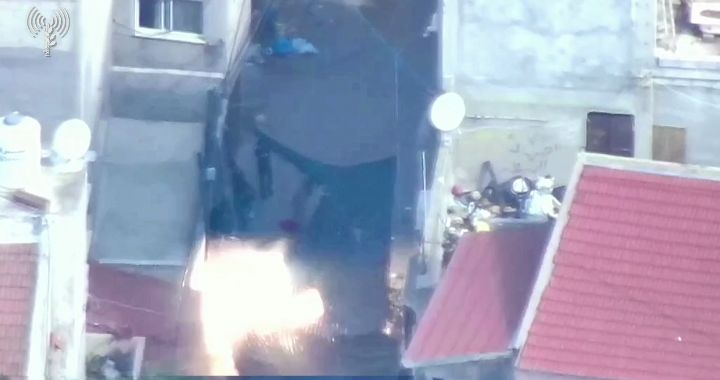 צפו בתיעוד: כלי טיס של צה"ל תקף חוליית חמושים במחנה הפליטים נור א-שמס