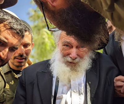 הגאון רבי אביגדור נבנצל בבסיס צאלים