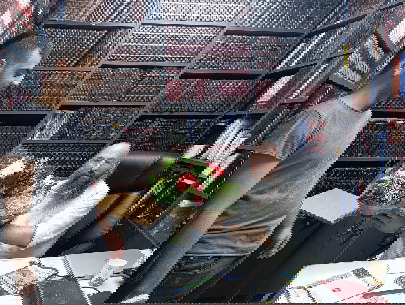 מרגש: התגייס למילואים ושלח פרחים לרב בנימין חותה - משדה הקרב