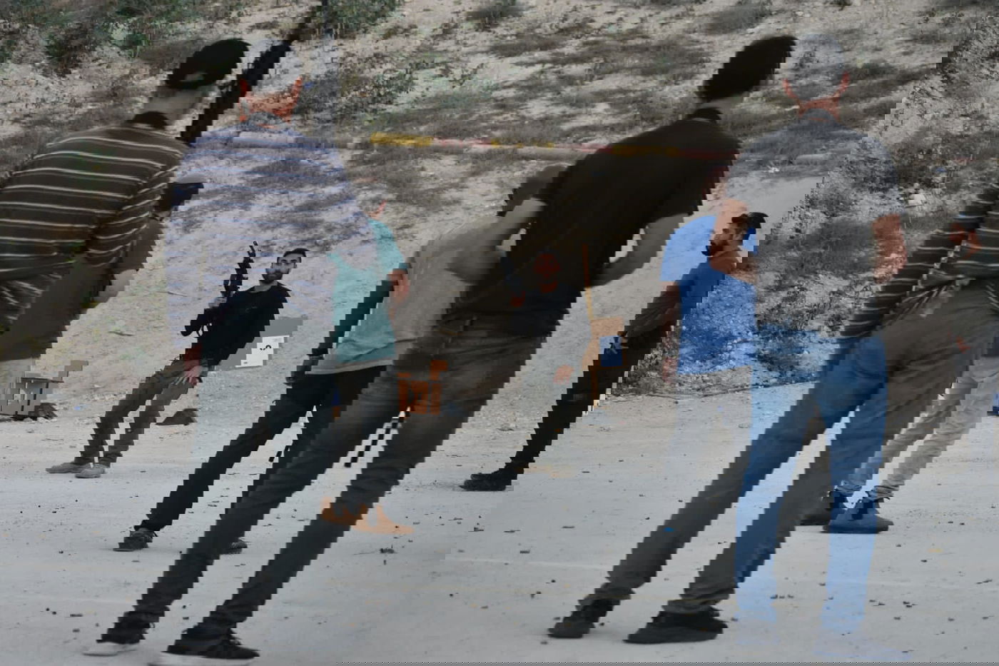 מחלקים נשק לכיתות הכוננות