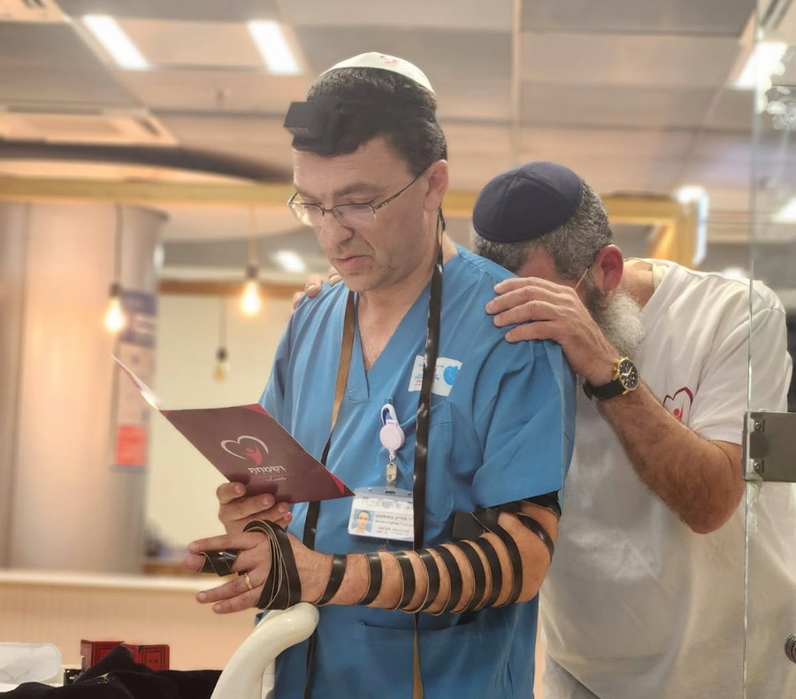 הרופא שנמנע תמיד להניח תפילין, בא וביקש מעצמו להניח
