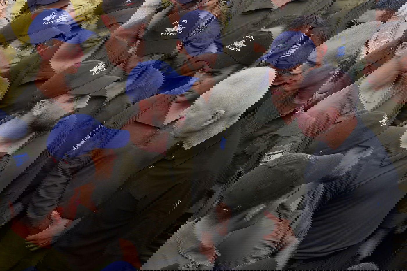 גלנט עם הלוחמים