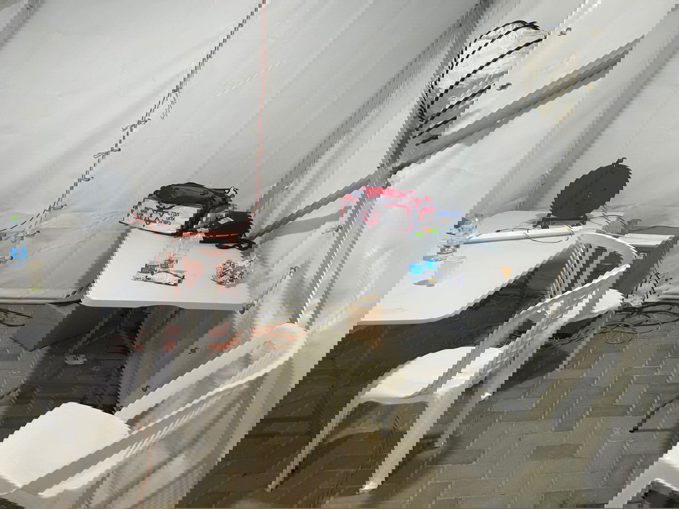 המרפאה המאולתרת בשורה