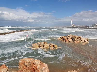 הים יהיה נוח וגלי