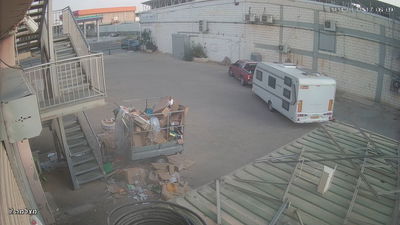 נכנס לזירת הטבח כדי "לסייע" באיתור גופות - וגנב את הקרוואן ואלפי דולרים