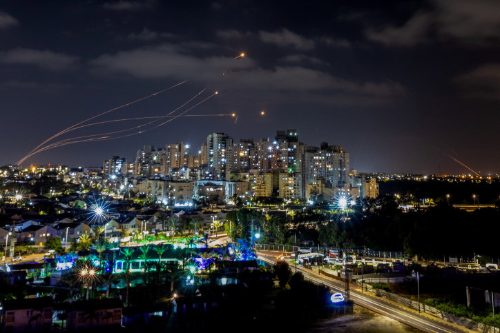 כיפת ברזל מיירטת רקטות. אילוסטרציה