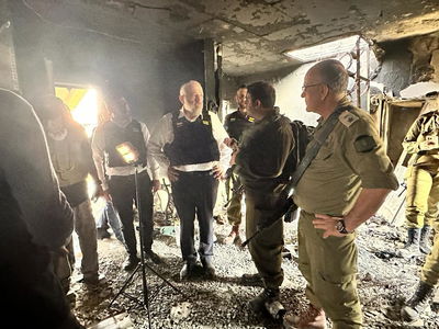 דרעי סייר בבארי והזדעזע: "נחשפתי לזוועות ולנאציזם"