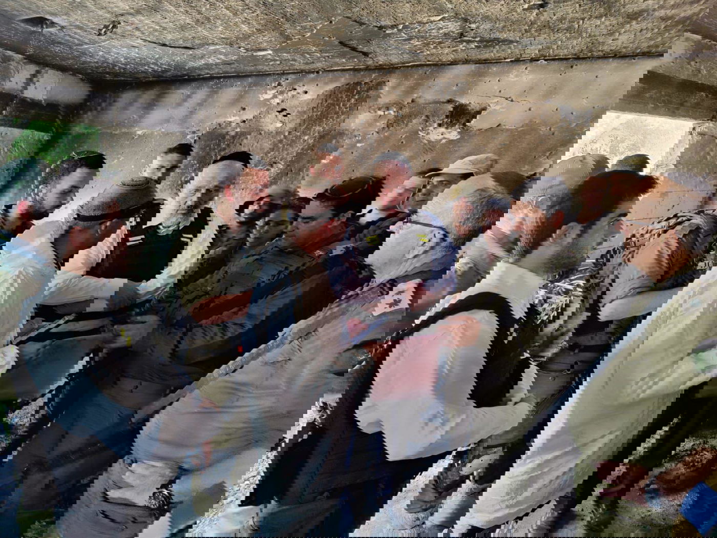 דרעי סייר בבארי והזדעזע: "נחשפתי לזוועות ולנאציזם"