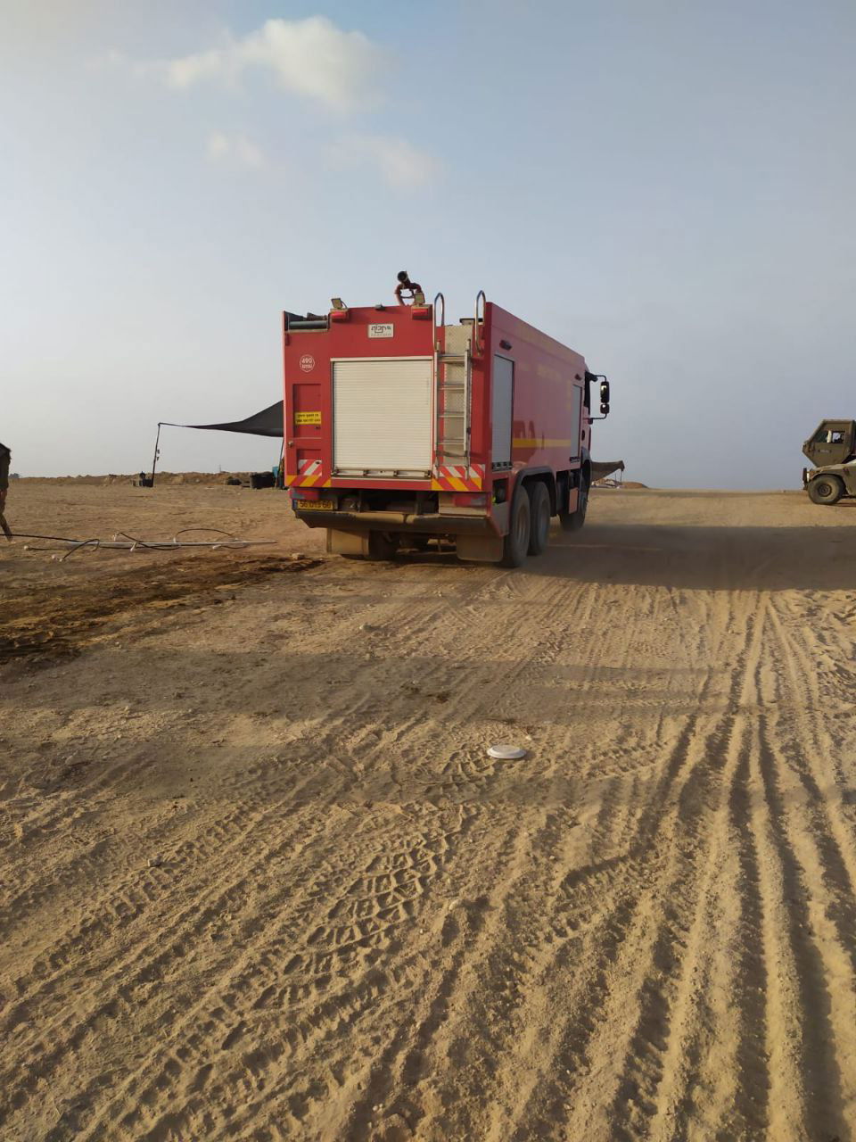 לוחמי האש בנו מקלחת ניידת לחיילים בשטחי הכינוס | צפו