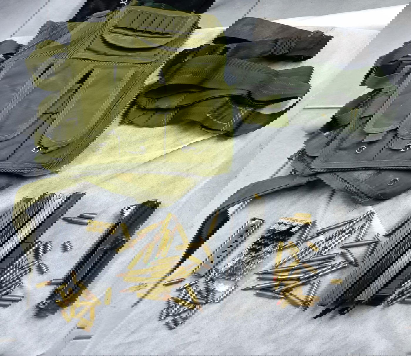 תמונות של אמצעי הלחימה שהוחרמו במהלך הלילה