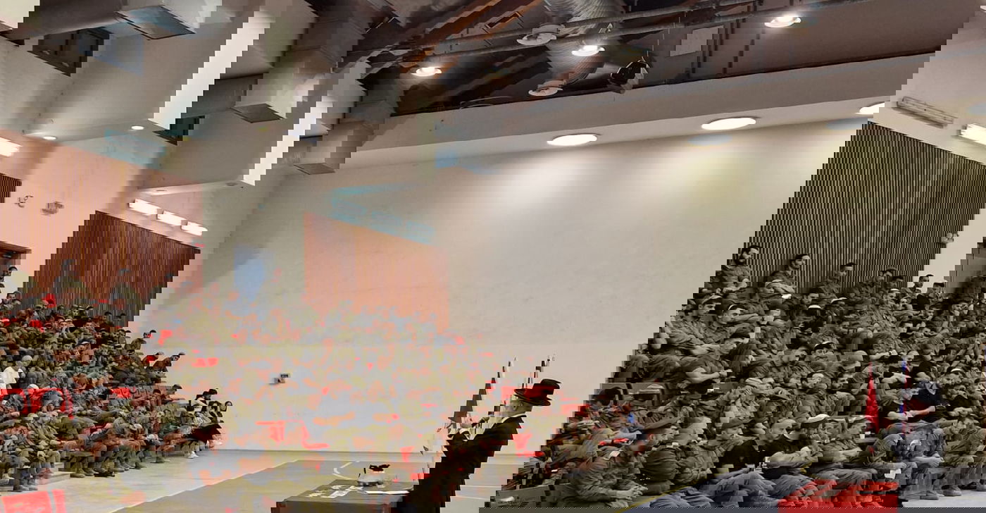 בגבול עזה: הצנחנים בקבלת 'עול מלכות שמים' עם הרב זמיר כהן