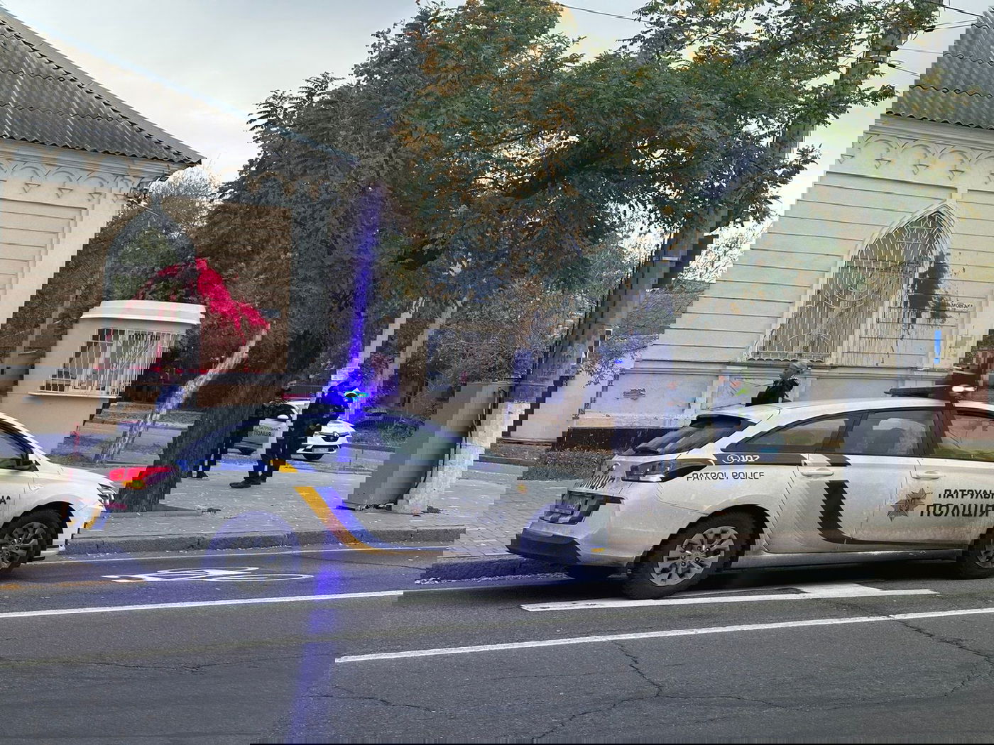 הצבע שנשפך על קיר בית הכנסת