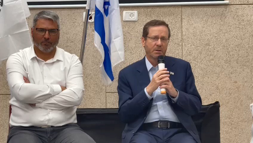 הרצוג ברהט עם המשפחות