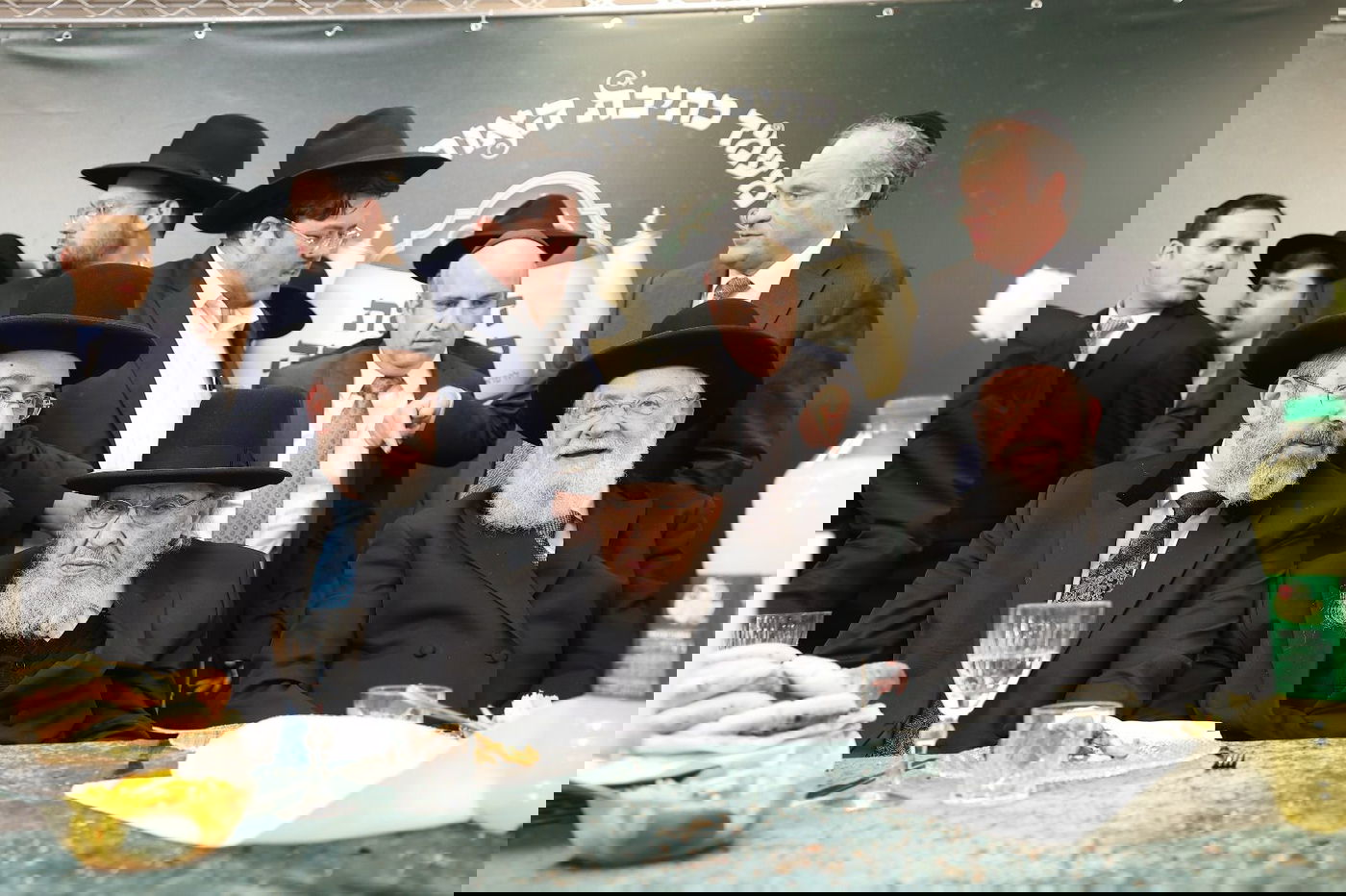 הגרב"מ אזרחי זצ"ל עם הגרי"מ לאו והגר"ד לאו