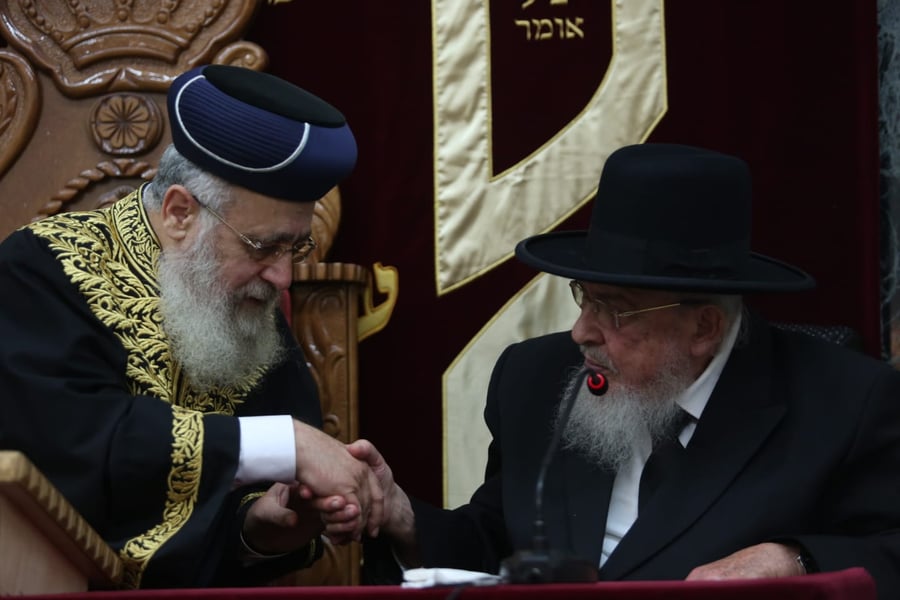 הגרב"מ אזרחי זצ"ל עם הראש"ל הגר"י יוסף