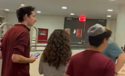 אירוע חמור בארה"ב: סטודנטים יהודים התבצרו בחדר למול המון זועם שניסה לפרוץ 