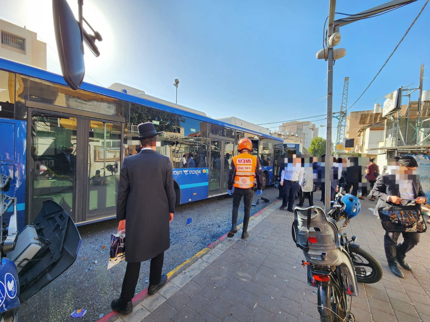 כוחות הצלה בזירת התאונה הקשה, הבוקר