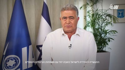 "שילמו מחיר יקר"; עמיר פרץ משחזר את בוקר שמחת תורה