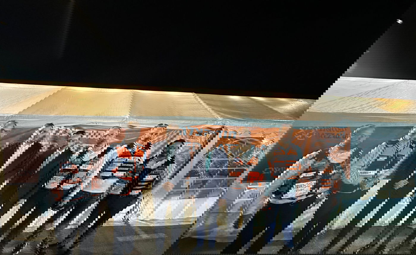 שר הבריאות אוריאל בוסו ויו"ר ועדת הבריאות בכנסת חה"כ יונתן משריקי, בביקור בשטח כינוס הכוחות של ארגון המתנדבים הלאומי - איחוד הצלה בדרום הארץ