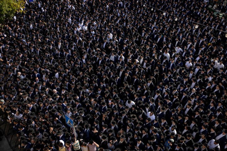 מבית וגן להר הזיתים: רבבות תלמידים בהלווית הגרב"מ אזרחי