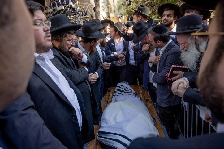 מבית וגן להר הזיתים: רבבות תלמידים בהלווית הגרב"מ אזרחי