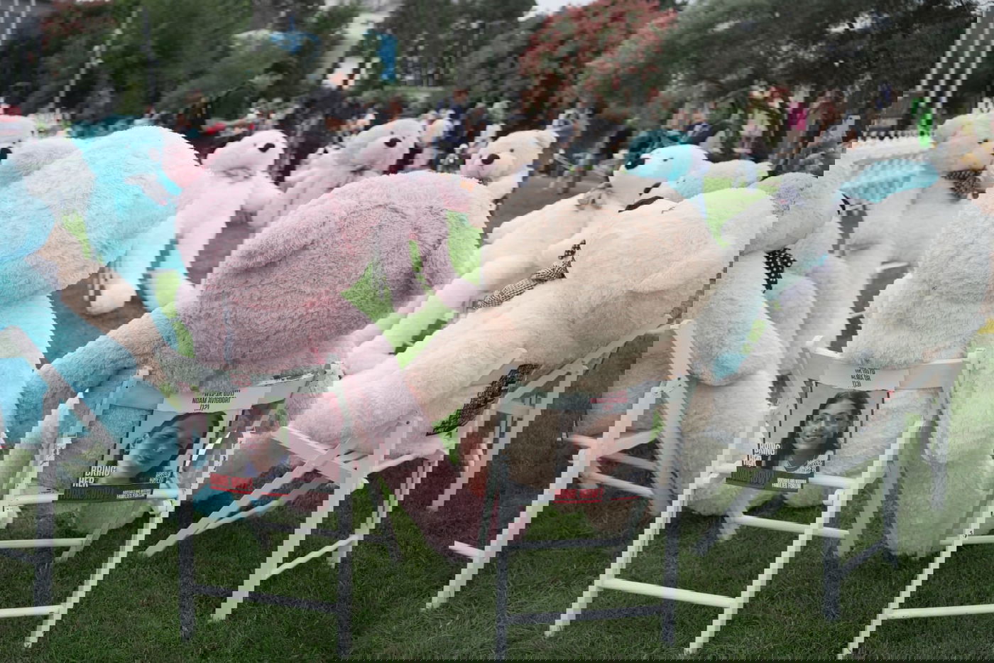 עם 229 כיסאות ריקים: קבלת שבת עם משפחות החטופים