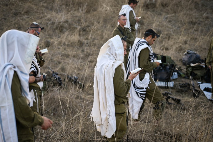 לוחמים מתפללים, אתמול