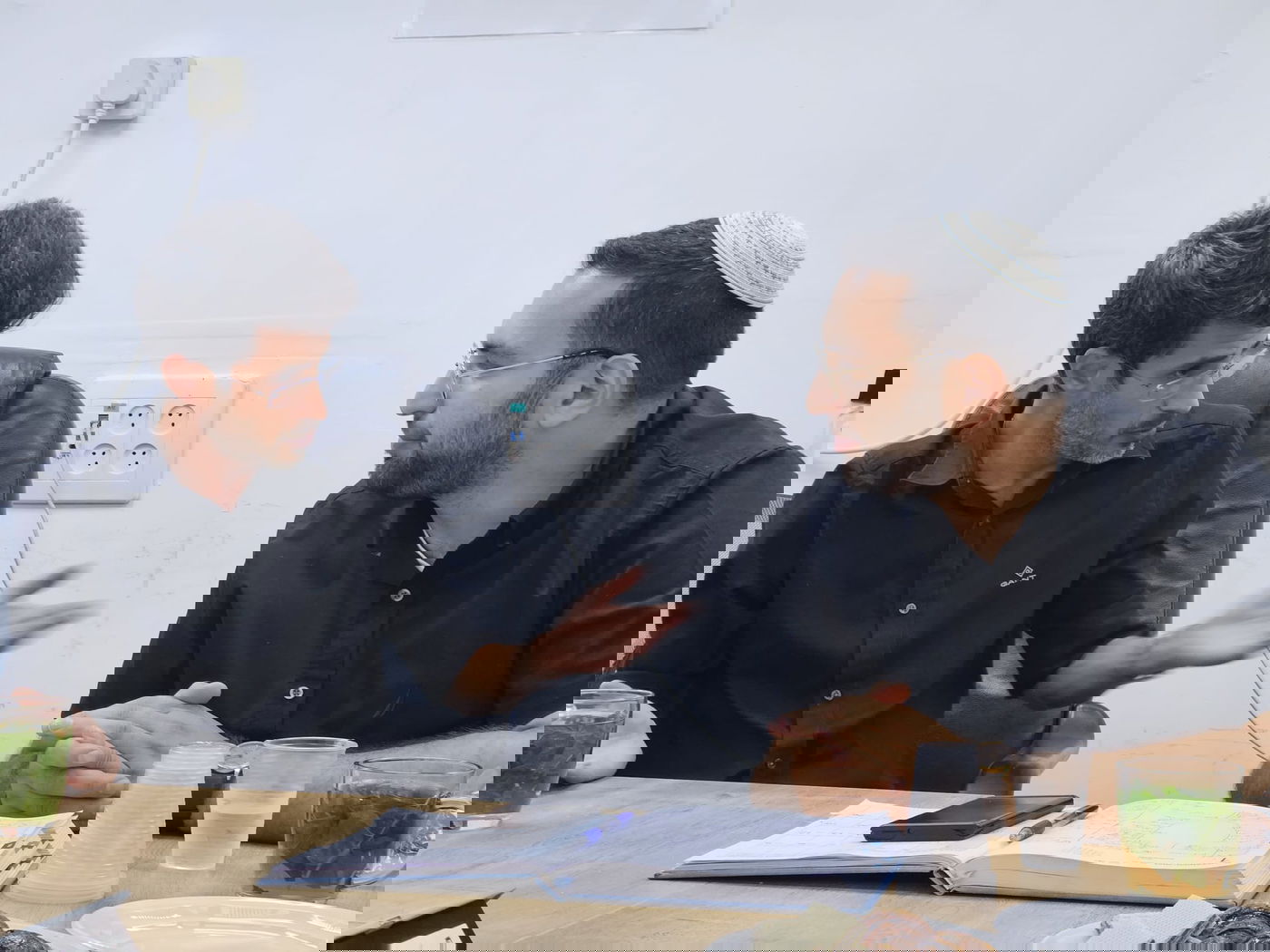 וסרלאוף עם ראש עיריית קרית שמונה 