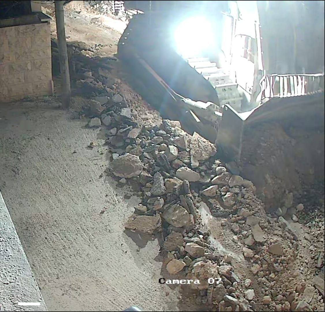 הדחפור חושף מטעני חבלה