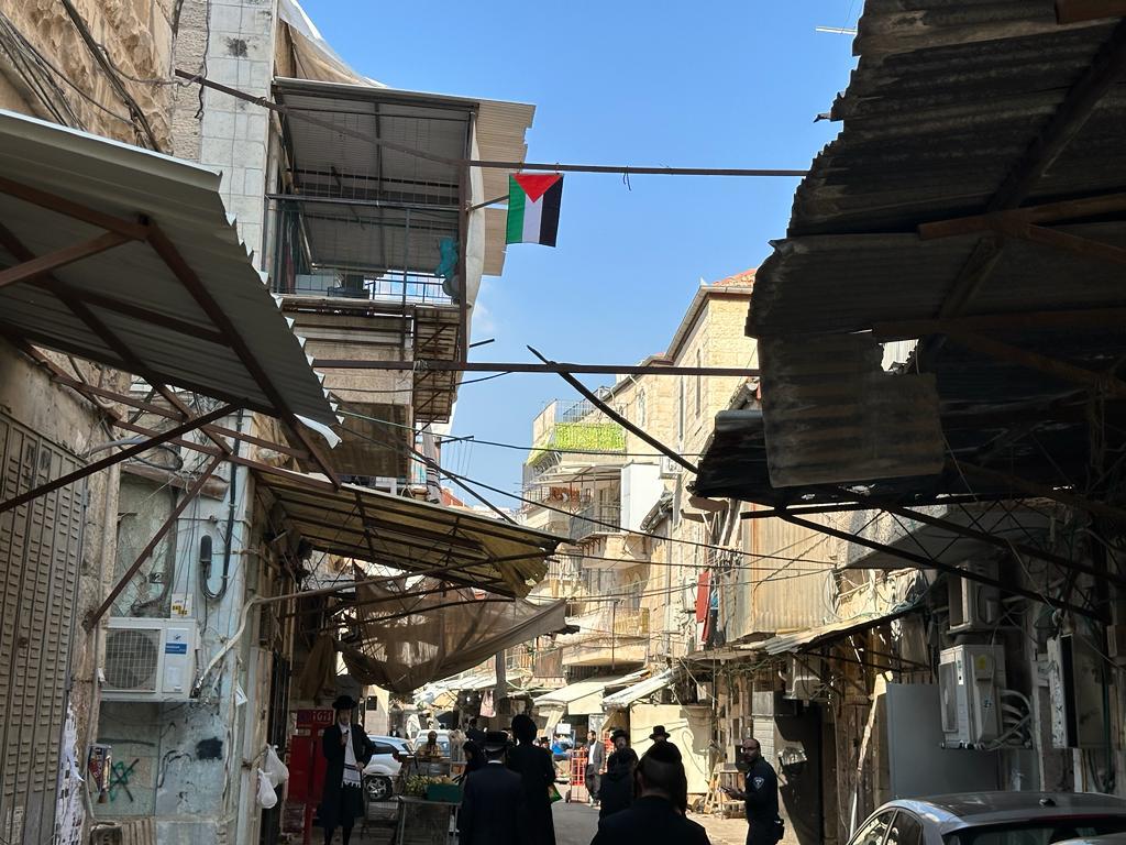 המשטרה מחקה כתובות נאצה בעד חמאס שריססו קיצונים במאה שערים