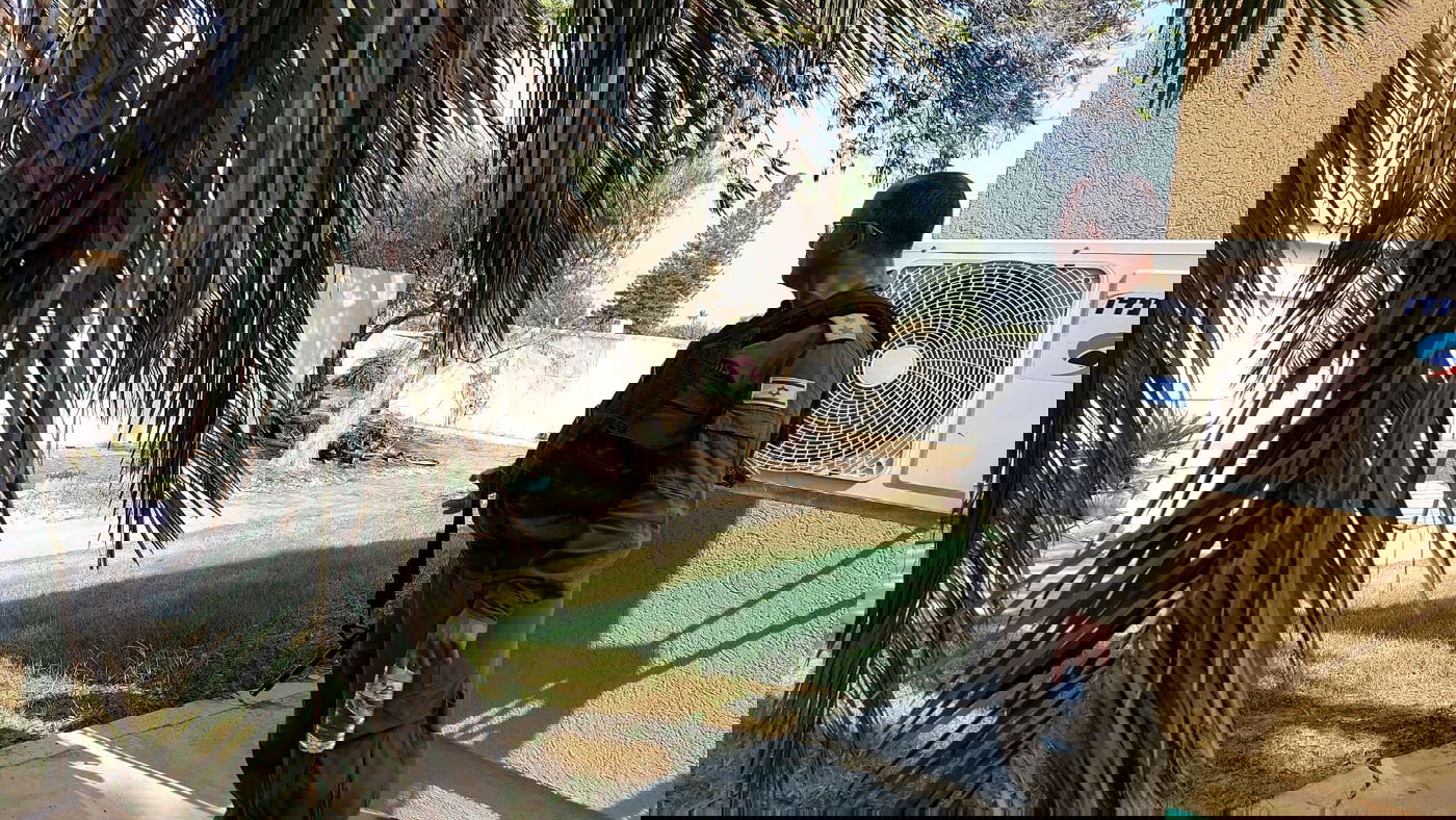 זנדני עומד במקום המדויק בו נלחם במחבלים