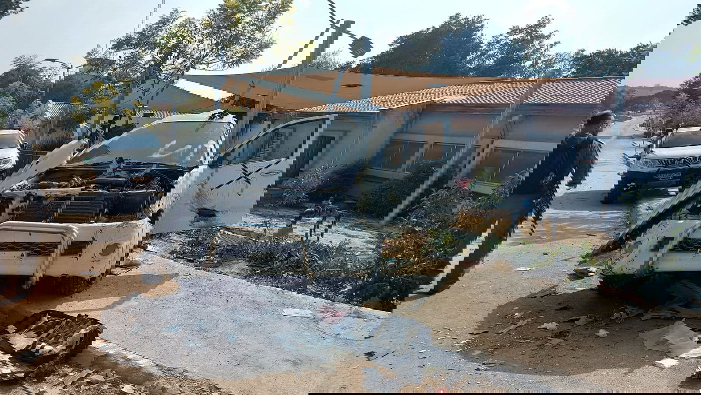 טנדר של החמאס שייורט על ידי חיל האוויר בתוככי קיבוץ כפר עזה