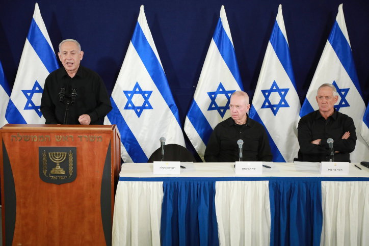 נדרשות החלטות קשות. ראש הממשלה והשרים גלנט וגנץ