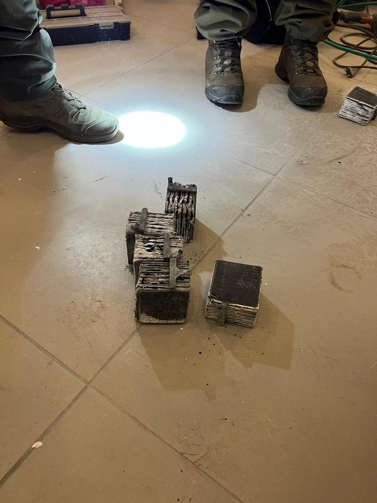 תיעוד מהפריטים שנמצאו ע״י המשטרה והשב״כ בחודש שעבר