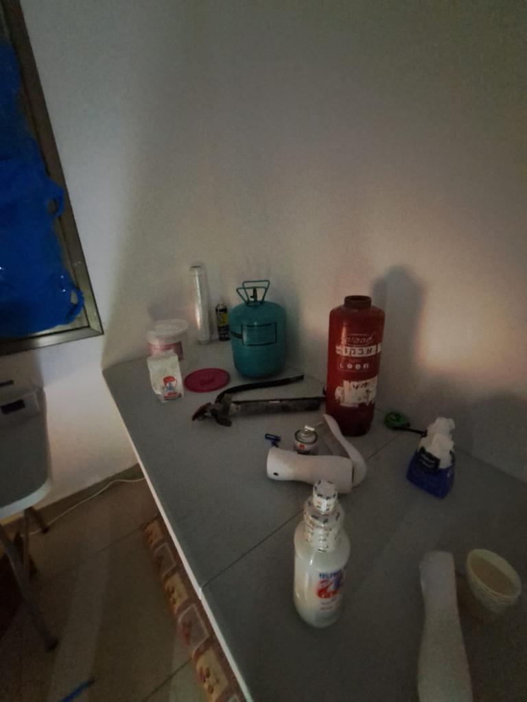 תיעוד מהפריטים שנמצאו ע״י המשטרה והשב״כ בחודש שעבר