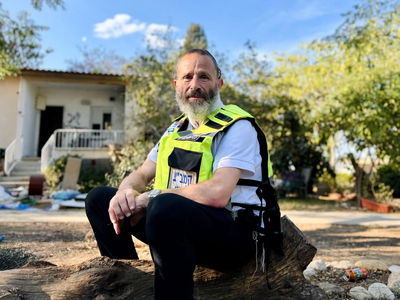 המפקד שראה את כל הזוועות מדבר ונשבר: "איך אפשר?" | צפו