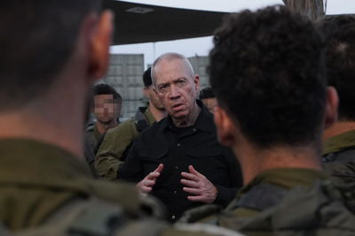 שר הביטחון גלנט 