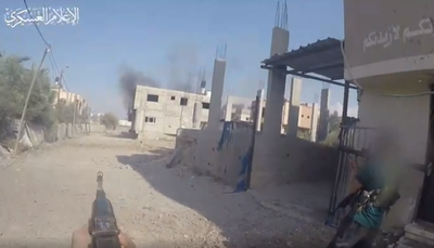 תיעוד דרמטי: מחבלים יוצאים ממנהרת טרור ויורים על לוחמים