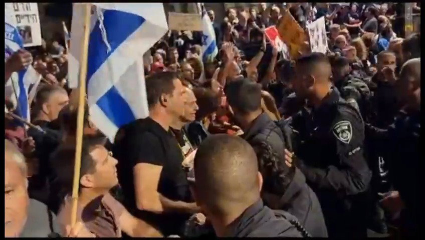 "פרצו מספר מחסומים". מאות בהפגנה בירושלים