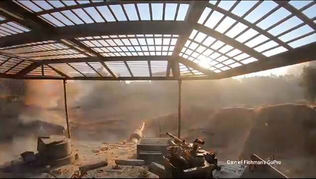 בשניה 0:29 - טיל נ"ט מתפוצץ בזכות מערכת ההגנה 'מעיל רוח'