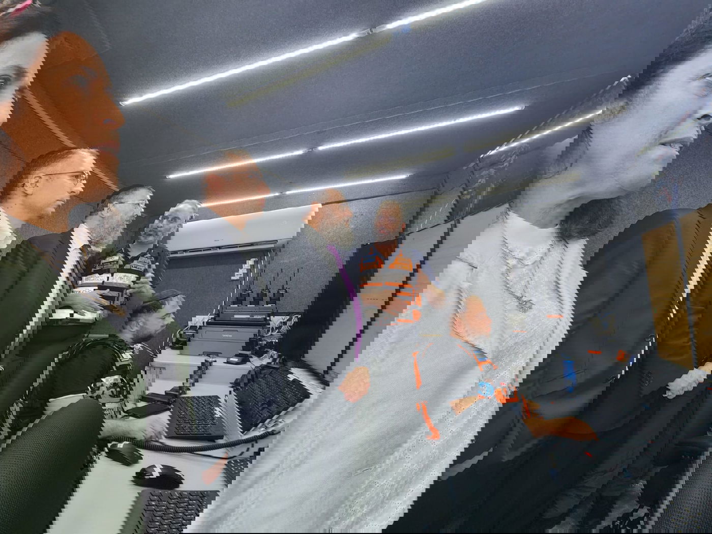 שר העבודה הרב יואב בן צור מבקר את מתנדבי איחוד הצלה