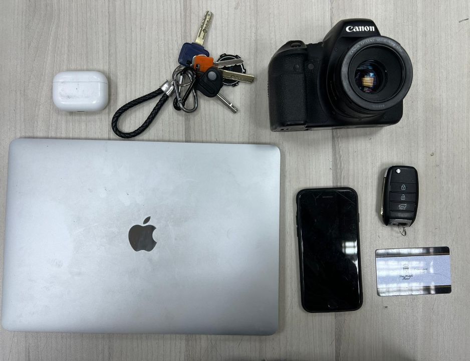 גנבו ממתחם משפחות החטופים - ונלכדו