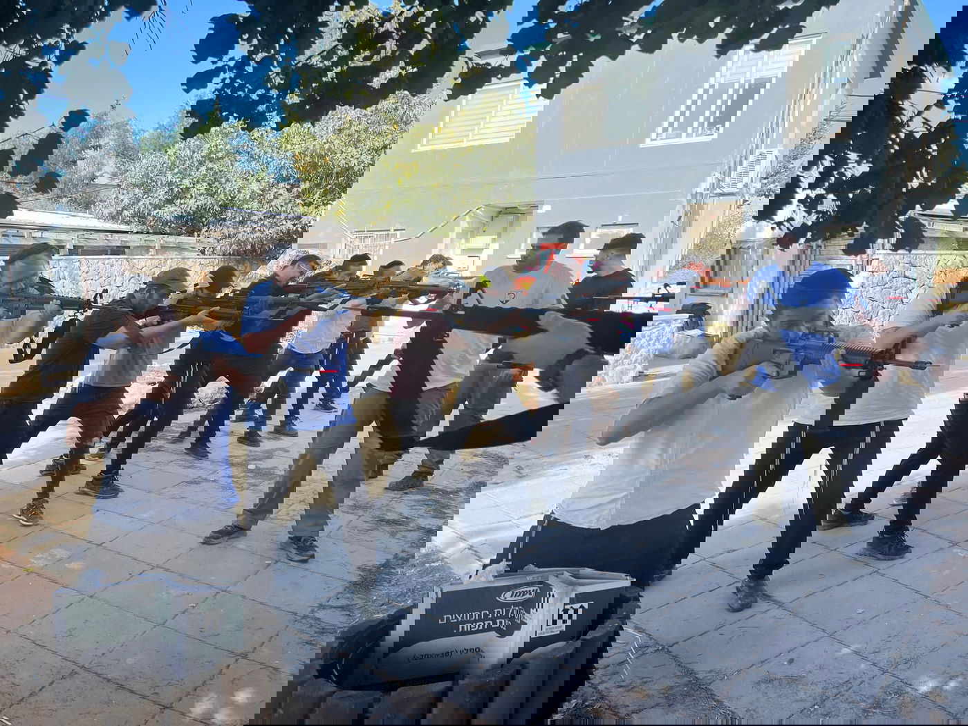 חרדים עם נשק במעלה עמוס | ארכיון