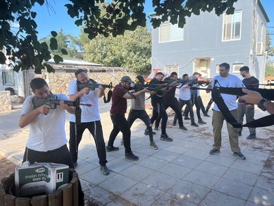 חרדים עם נשק במעלה עמוס | ארכיון