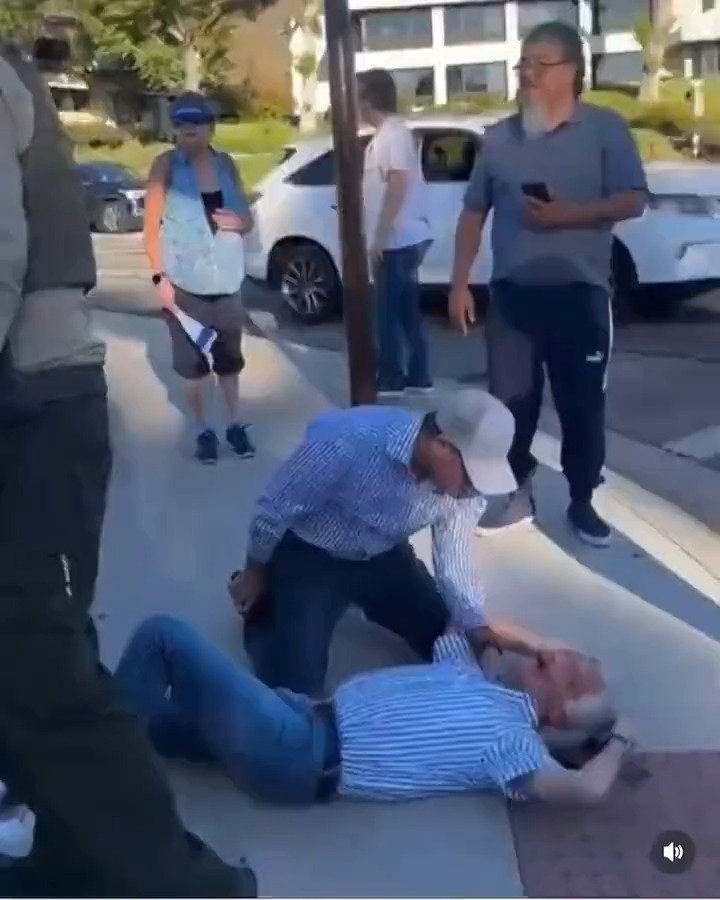 תיעוד מר וקסלר ז"ל על הרצפה 