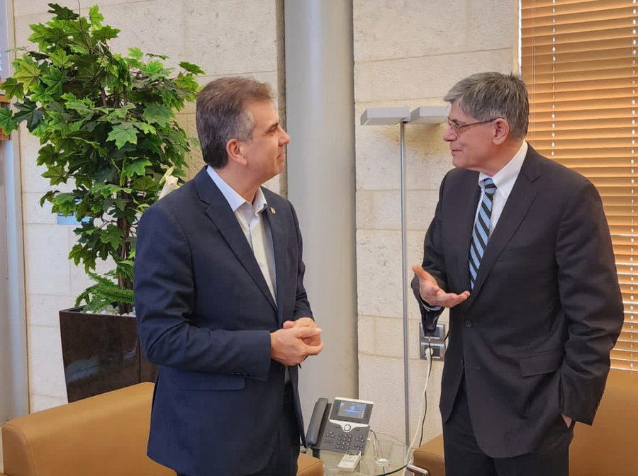 שר החוץ עם השגריר החדש, הבוקר