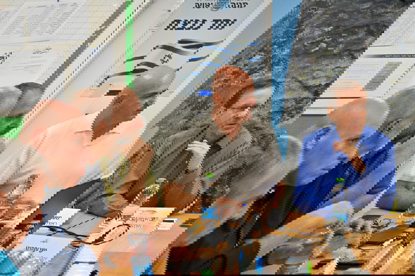 הרצוג בצפון, הבוקר