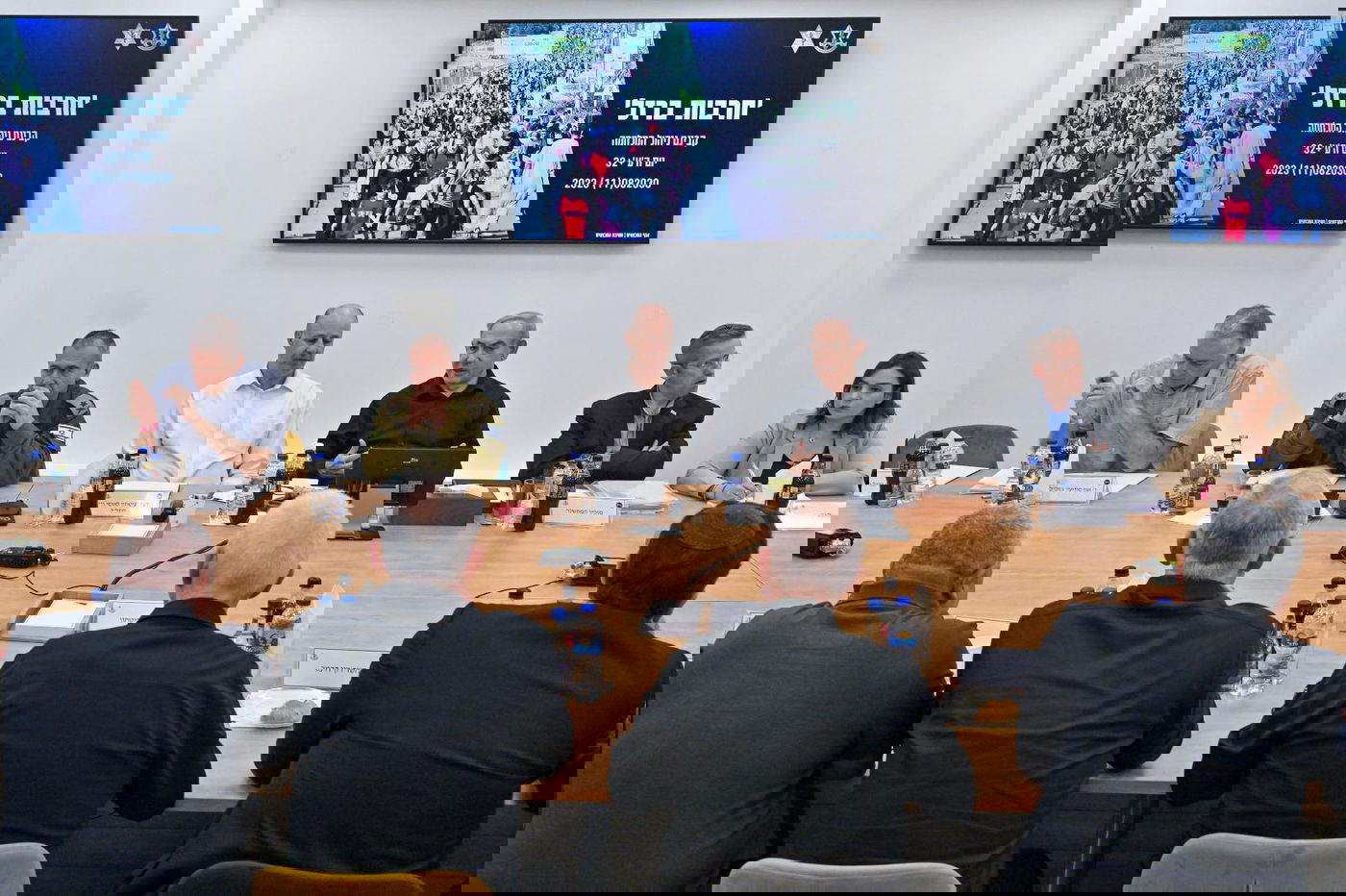 הקבינט, הערב