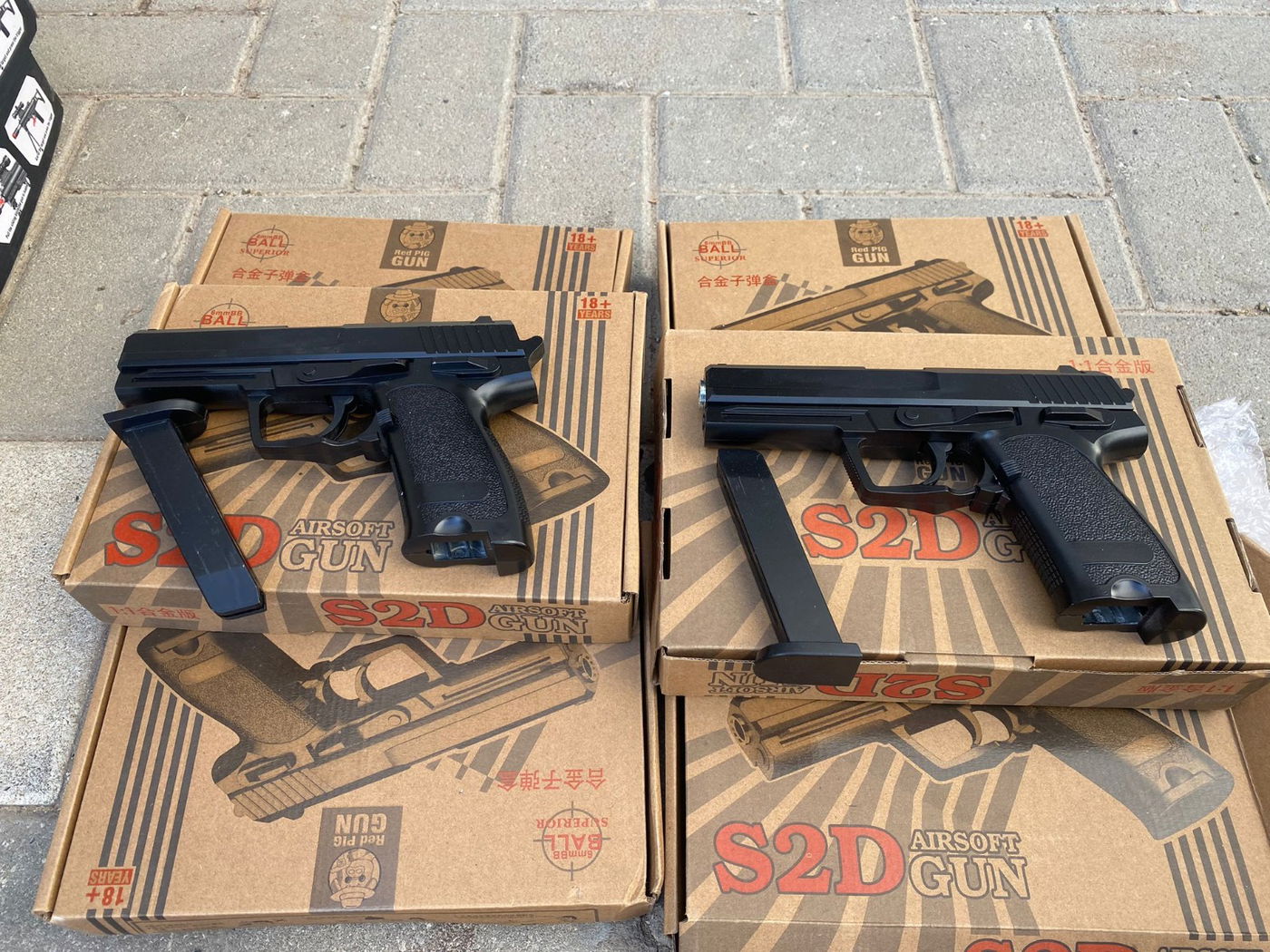 פשיטה על בית עסק באשדוד: הוחרמו דמוי נשקים ואלפי כדורים מסוכנים