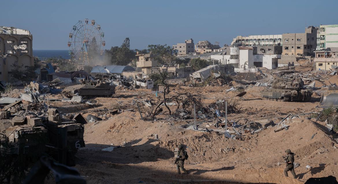 צפו בגלריה: לוחמי צה"ל מתקדמים בלחימה בתוך רצועת עזה